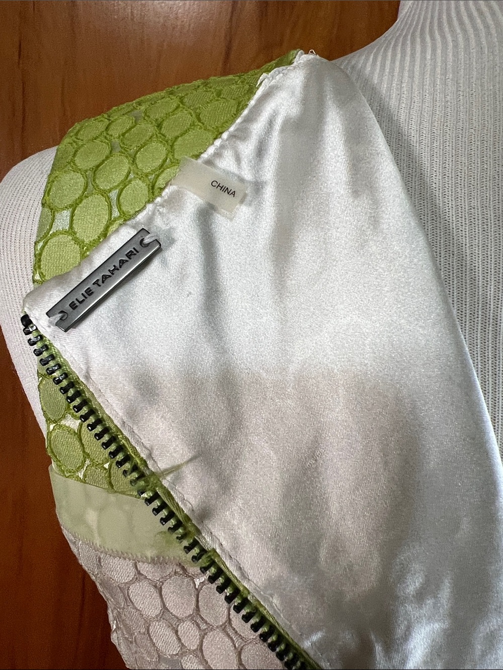 Elie Tahari White Mini Dress with Lime Accents - Picture 5 of 6